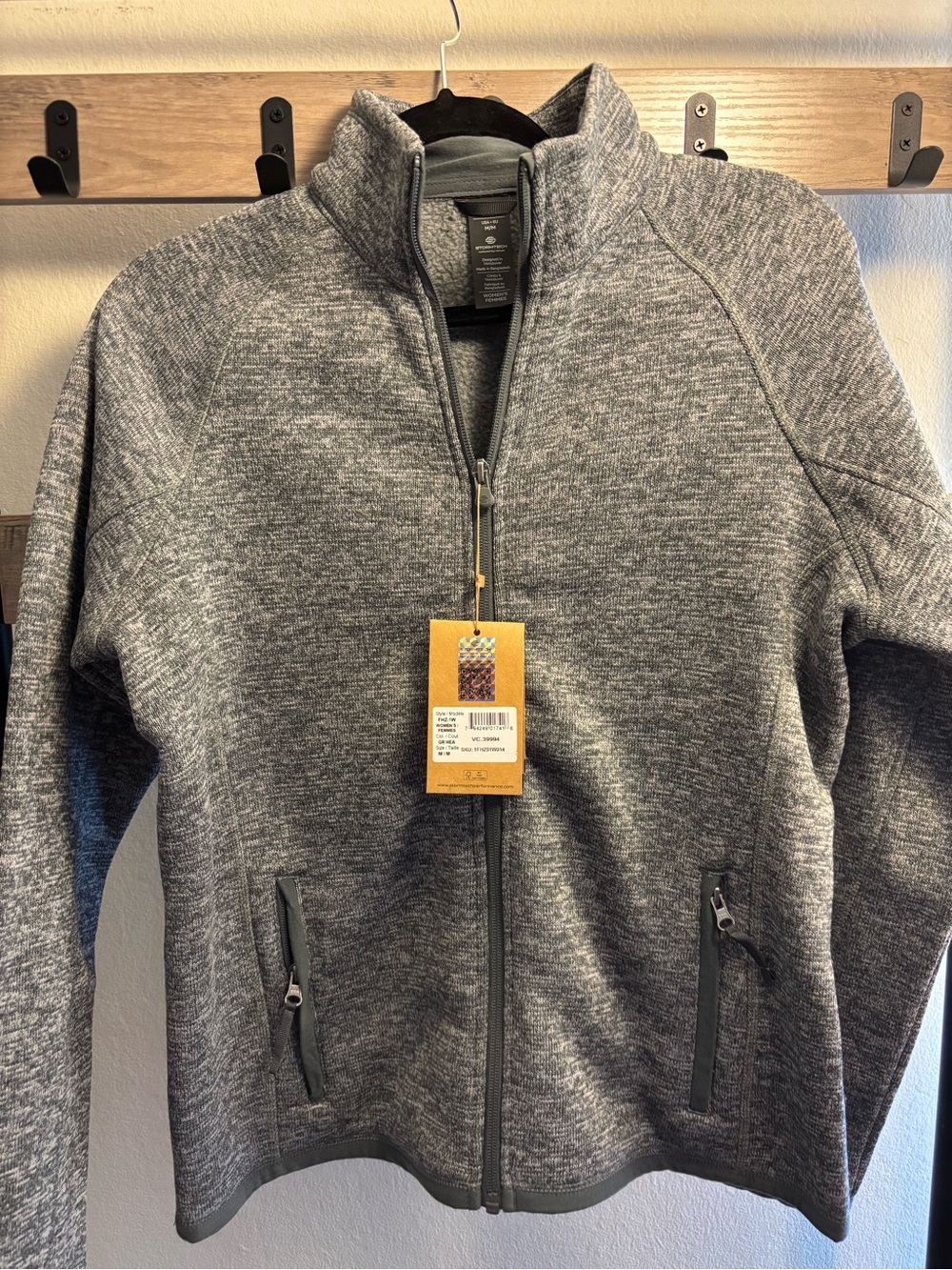 Stormtech Women’s avalante full zip fleece with pockets.